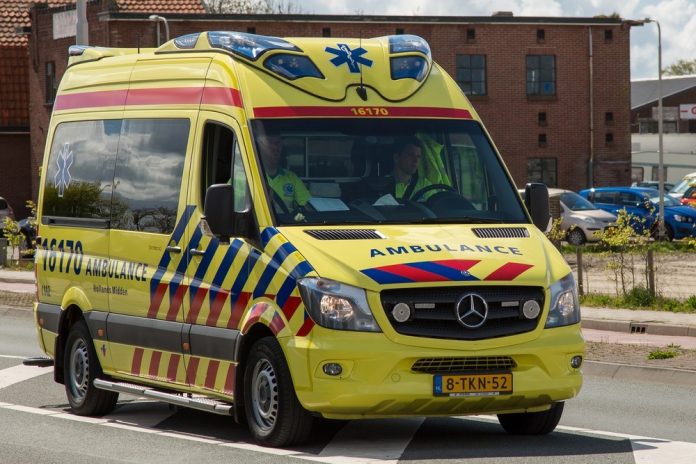 Ambulance Marcel van den Bos SLASH shutterstock_ALEEN REDACTIONEEL 410165632_maat M