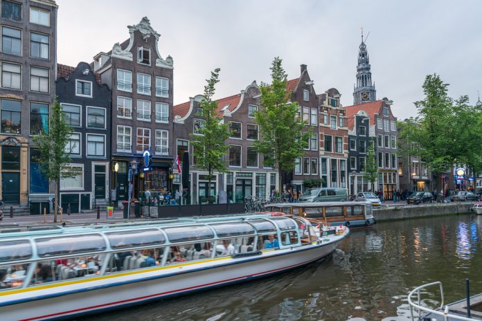 Rederij Rondvaart_gnoparus_shutterstock_351631784
