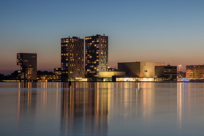 Skyline Almere Weerwater_Jeffrey Haak SLASH shutterstock_639704257