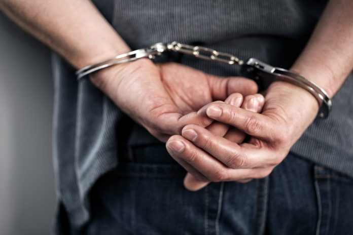 Aanhouding politie_Brian A Jackson SLASH shutterstock_258602471