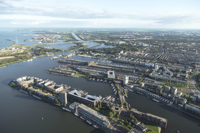 KNSMkade_Door Aerovista Luchtfotografie SLASH shutterstock_397650247
