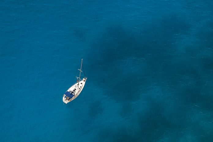 Open zee Zeilboot_photonative SLASH shutterstock_623377004