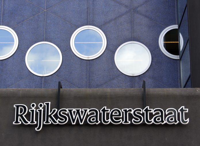 Rijkswaterstaat_JPstock SLASH shutterstock_325225718_ALLEEN REDACTIONEEL