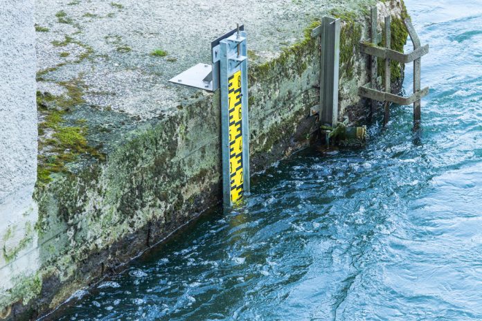 Waterpeil indicator_JFs Pic S. Thielemann SLASH shutterstock_449514340