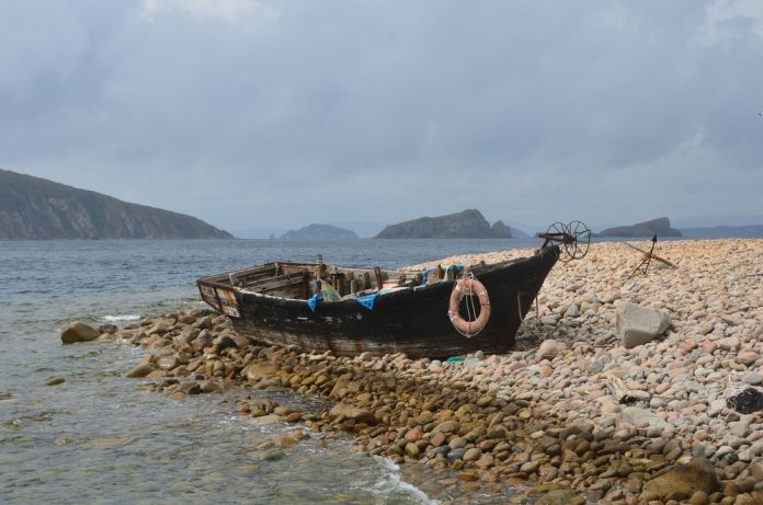 Boot hout japan_Ovchinnikova Irina SLASH shutterstock_752616373