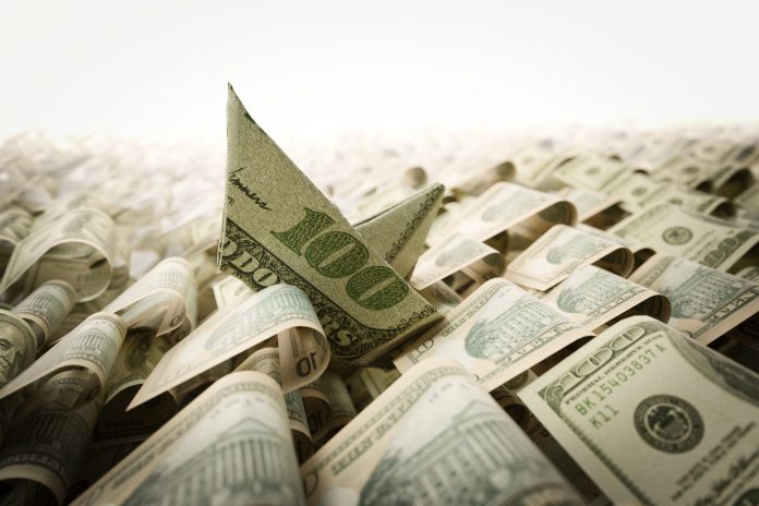 Geld Boot_denisgo_shutterstock_542217568