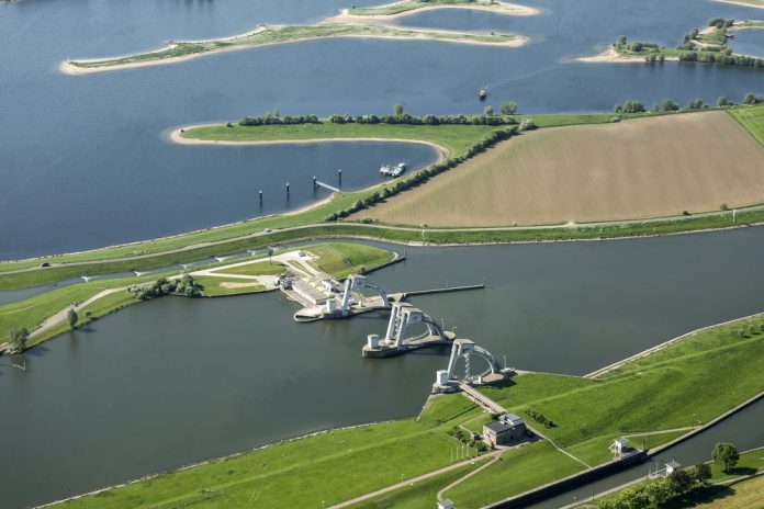 Sluis Amerongen_Aerovista Luchtfotografie_shutterstock_610902503