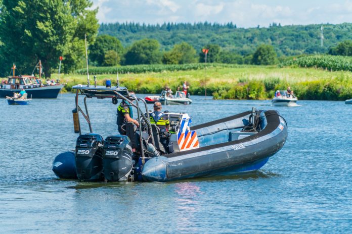 Politie water_Ivo Antonie de Rooij SLASH shutterstock_688036483