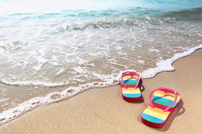 Slippers strand_fotohunter_shutterstock_66870907
