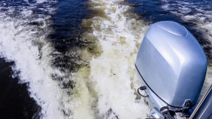 Buitenboordmotor_lapandr SLASH shutterstock_674022715