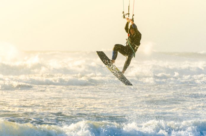 Kitesurfer_homydesign SLASH shutterstock_282996476