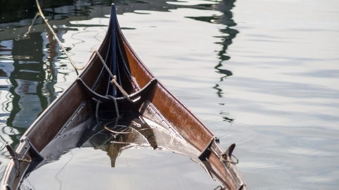 Zinkend schip_ Asmus Koefoed_shutterstock_194103749
