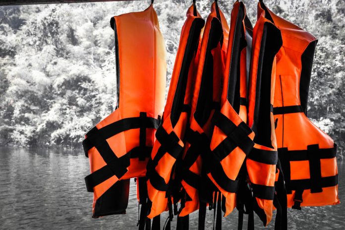 Reddingsvest_Dangvong_shutterstock_1053579674