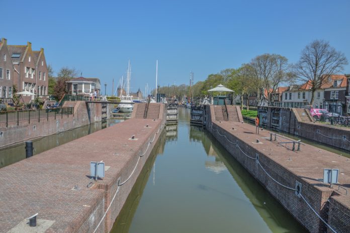 Sluis Muiden_ DutchMen_ALLEEN REDACTIONEEL_shutterstock_1076843663