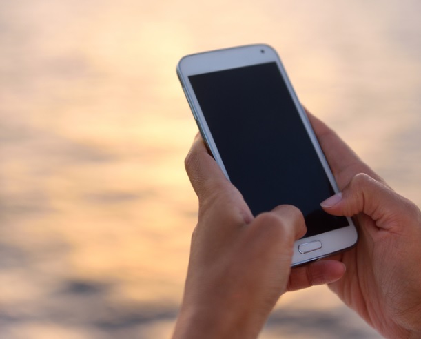 UITSNEDE_Mobiele telefoon_Maridav_shutterstock_338067335