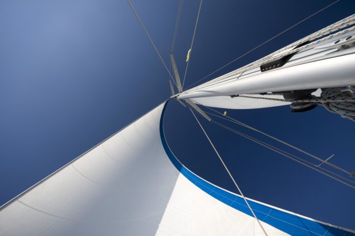 Zeil Mast_Door mariocigic_shutterstock_100486327