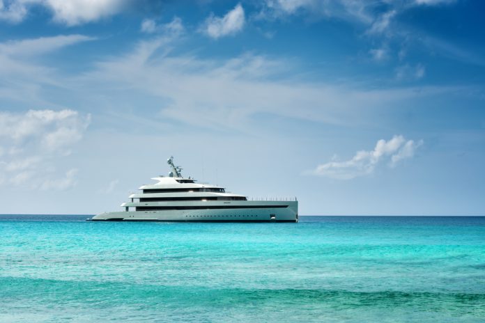 Sfeerfoto_Feadship_ALLEEN REDACTIONEEL_Door ThomasLENNE_shutterstock_486249079