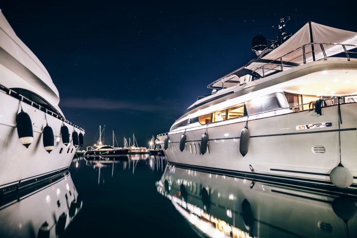 Britse stewardess (32) sterft na feestje op superjacht - BootAanBoot.nl
