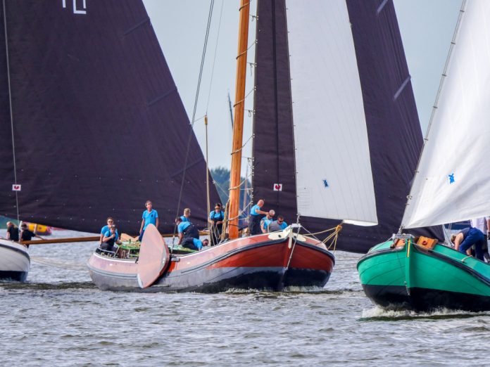 Skuttsje_Zeilwedstrijd_Tom Goossens_ ALLEEN REDACTIONEEL_shutterstock_1142224586