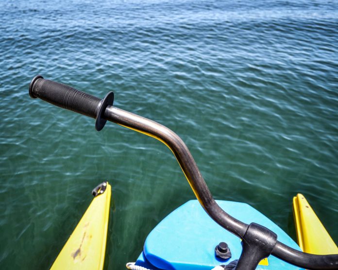 waterfiets_Brenda Landdeck SLASH shutterstock_1111615802