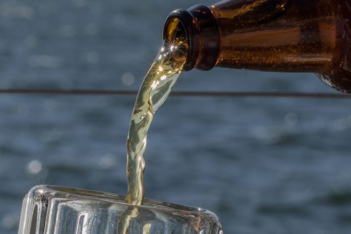Alcohol Bier_Door SeaRick1_shutterstock_670115002