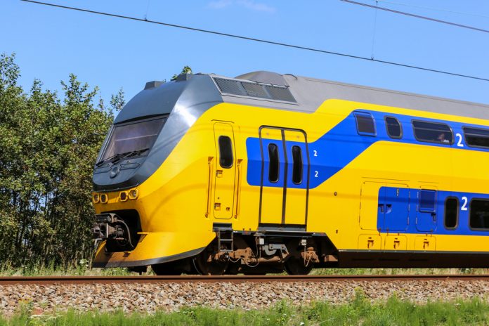 Trein_ Marcel van den Bos_shutterstock_306556991