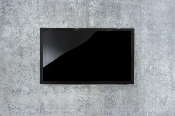 TV scherm zwart_Door anuwattn_shutterstock_530554516