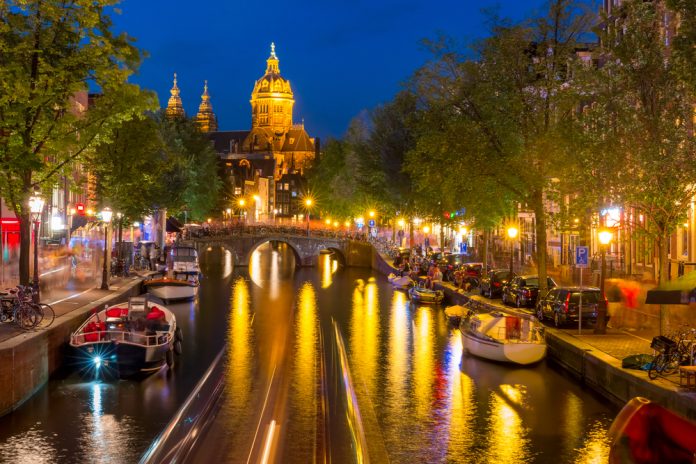 Amsterdam_Door kavalenkava_shutterstock_490386124