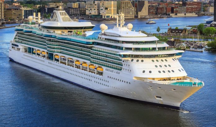Cruiseschip_Royal Caribbean_NAN728 SLASH shutterstock_786431071_ALLEEN REDACTIONEEL