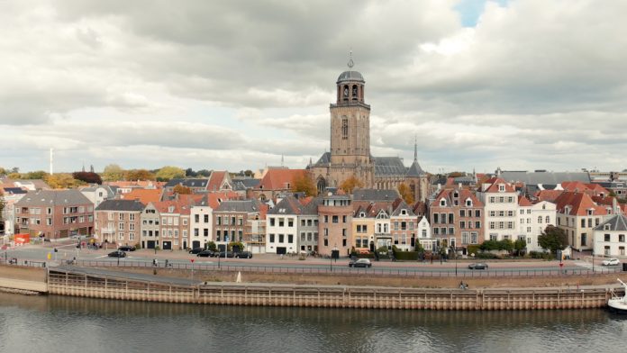 Deventer_ Maarten Zeehandelaar_shutterstock_1213870714