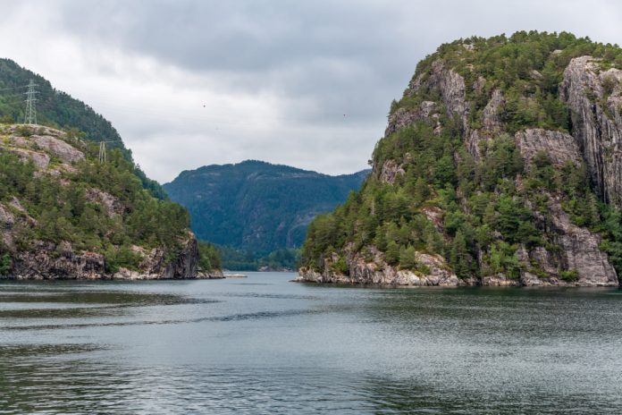 Hordaland in Noorwegen_A_Mikhail SLASH shutterstock_1136625797