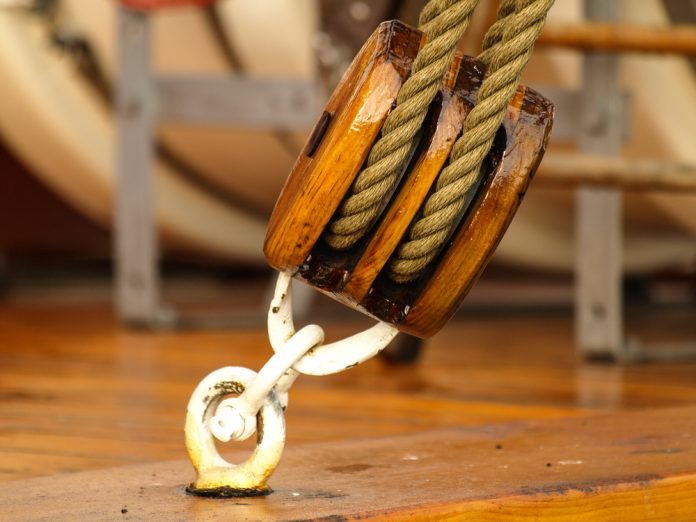 Klassiek jacht_Door Nicram Sabod_shutterstock_114684982