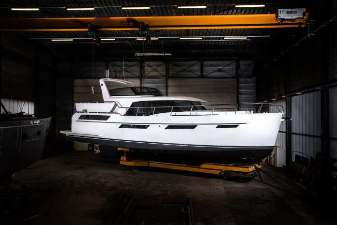 De Super Lauwersmeer Discovery 47 AC