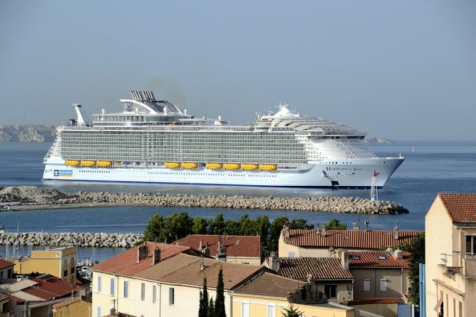 Harmony of the Seas_GERARD BOTTINO_REDACTIONEEL_shutterstock_451105975