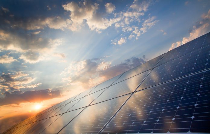 Zonnepanelen_foxbat SLASH shutterstock_175274429