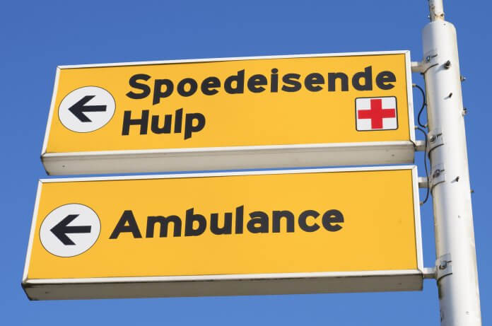 Ambulance Ziekenhuis hans engbers SLASH shutterstock_ALLEEN REDACTIONEEL 194672789