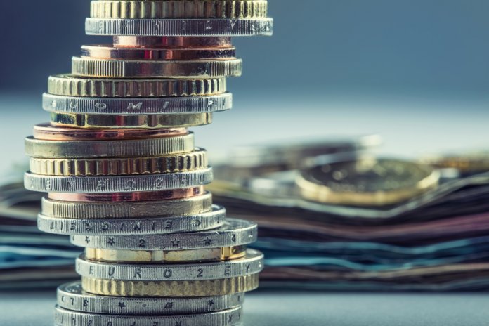 Euro_geld_Marian Weyo SLASH shutterstock_261370952