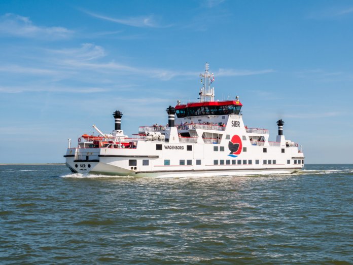 Veerboot_Ameland_Wagenborg_TasfotoNL SLASH shutterstock_1272786232