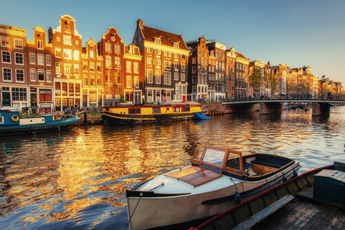 Amsterdam_Standret_shutterstock_328573748