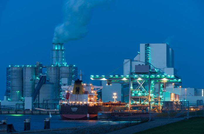 Eemshaven_Sander van der Werf SLASH shutterstock_1380524624