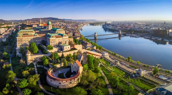 Donau_ZGPhotography SLASH shutterstock_1078814498