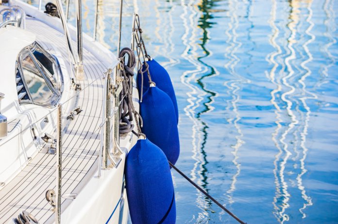 Yacht_reling_vulcano SLASH shutterstock_577325377