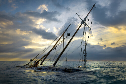 zinkende zeilboot_Artiste2d3d_shutterstock_1168340290