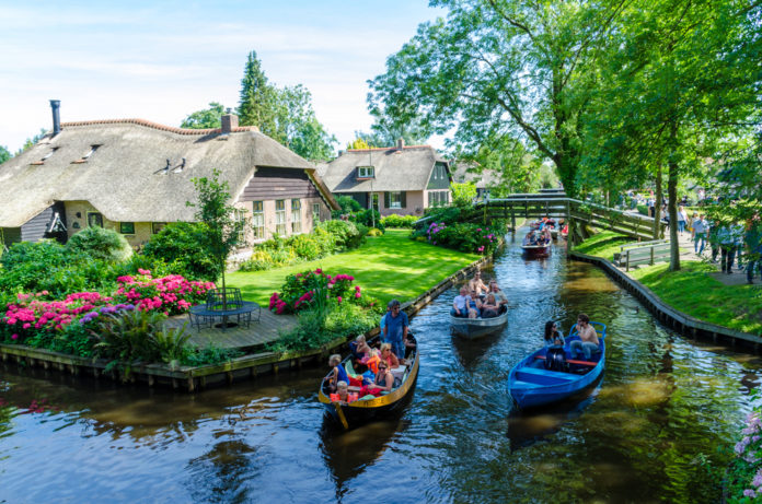 Giethoorn_rob3rt82 SLASH shutterstock_632904296_ALLEENREDACTIONEEL