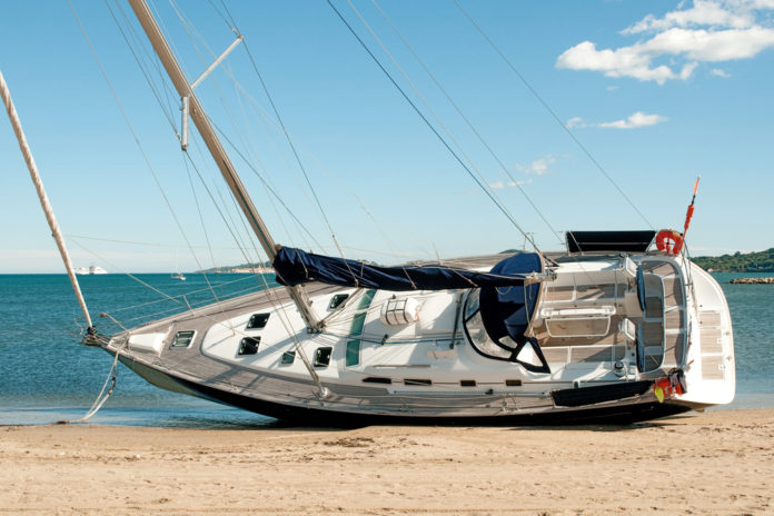 GestrandZeiljacht_ John James_shutterstock_121410061