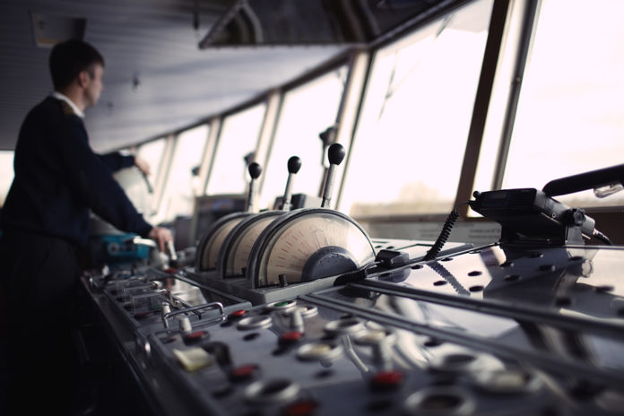 KapiteinCruiseschip_d13_shutterstock_177789302