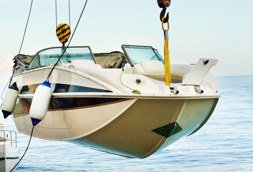 Boot kranen_Door hsagencia_shutterstock_109132238