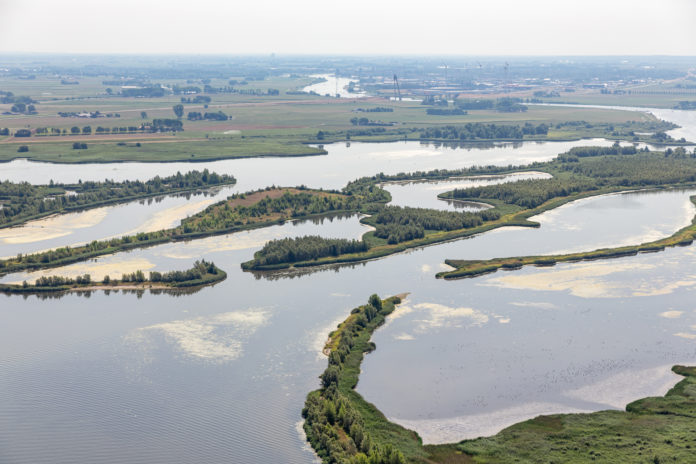 Ketelmeer_T.W. van Urk_shutterstock_1165103830