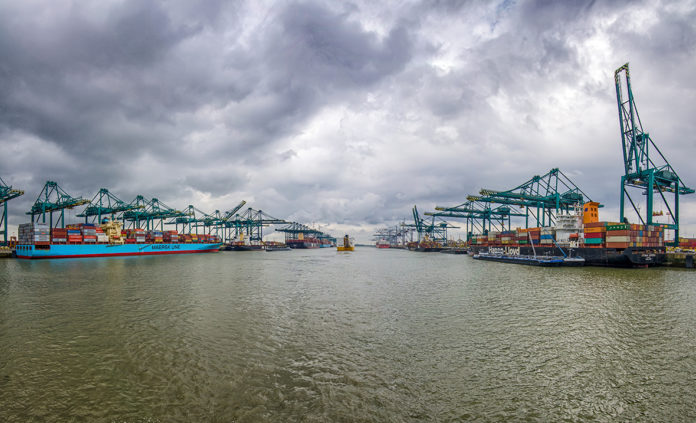 Haven Antwerpen_Illya Kryzhanivskyy SLASH Shutterstock_1091313095