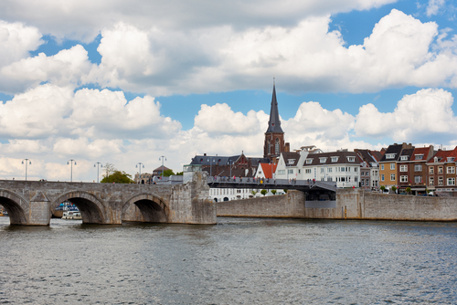 Maastricht Servaasbrug_Door SergiyN_shutterstock_105406265
